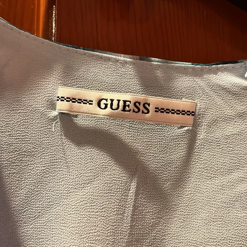 Guess - Picture 3 of 6